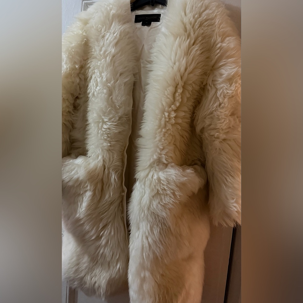 Authentic Louis Vuitton Runway Genuine Shearling Cream Coat size 36 - Picture 4 of 8